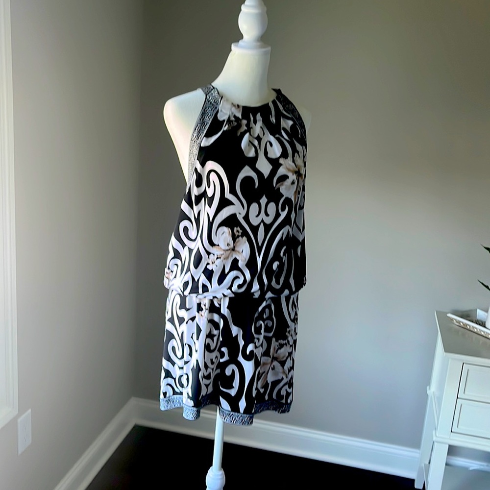 White House Black Market Tunic Size M